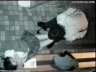 Hausfrau in der türkşişmanporno Kueche gefickt
