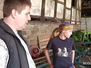 Azgın Üvey Anne, türk şişman porno Üvey Oğlunun Büyük Siki'ne Masaj Yapıyor